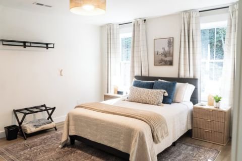 Timber Cove Rentals upstairs king bedroom with twin beds