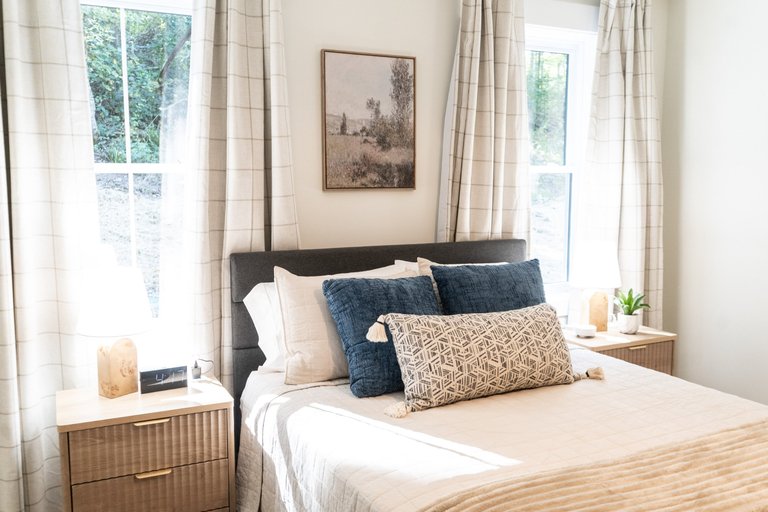 Timber Cove Rentals upstairs king bedroom with twin beds