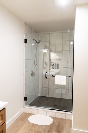 Timber Cove Rentals Jack and Jill shared bathroom